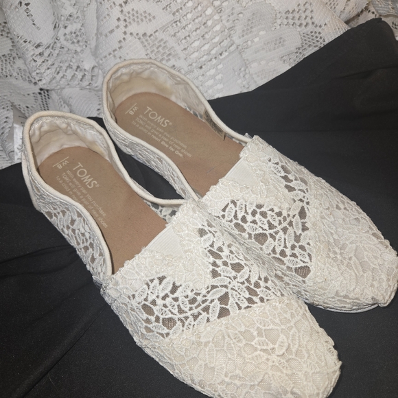 Toms Cream Lace Flats - Picture 3 of 4